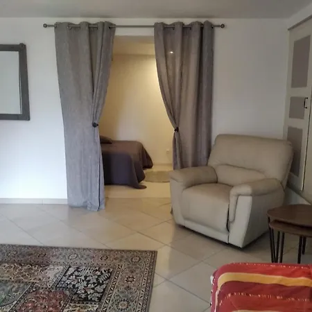 Chez La Jeanne Apartment Giron